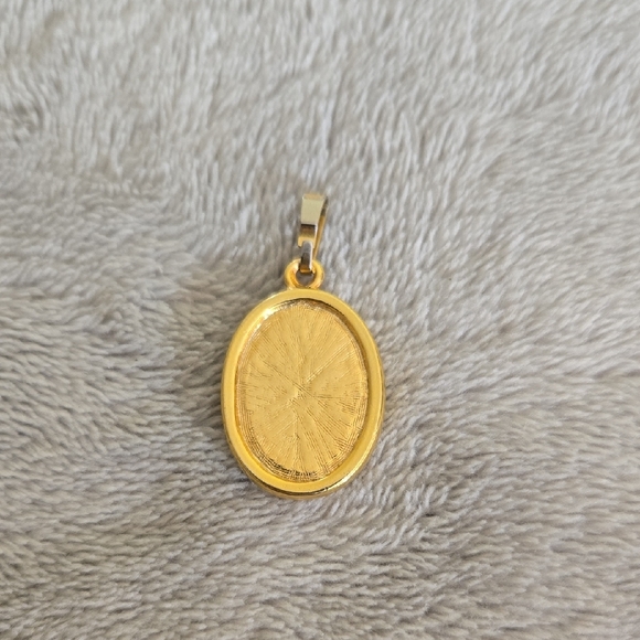 #671 Gold and Black Tone Oval Pendant - Picture 2 of 3